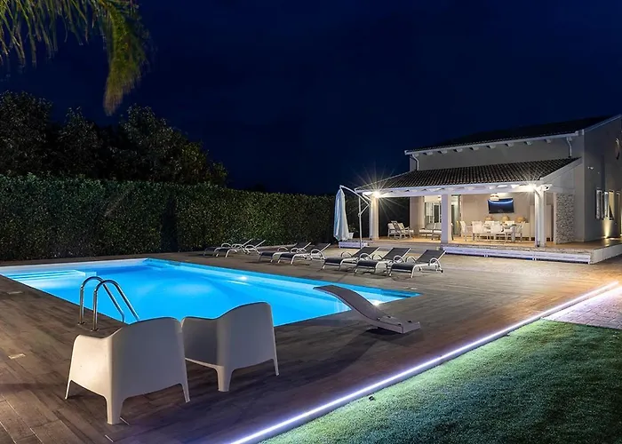 Gemma Mare E Piscina Riscaldata Villa Santa Maria Del Focallo